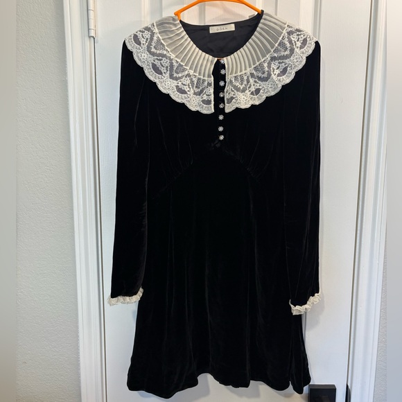 Doen Black Mini Dress with White Lace Collar - Picture 2 of 8